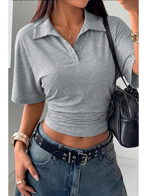 Tarz Cool Kadın Beyaz Crop Belden Oturan Tişört Polo Yaka Modern Tasarım