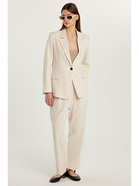 TUDORS Kadın Slim Fit Uzun Kollu Mono Yaka Düğmeli Ekru Ceket Pantolonlu Takım - S000520569-19965