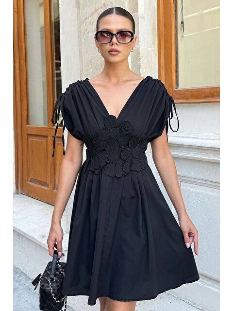 Gülseli Papatya Aplikeli Kısa Elbise - S000425521-19351