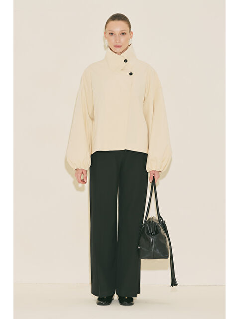 Manuka Melva Geniş Kol Kısa Trençkot Vanilya