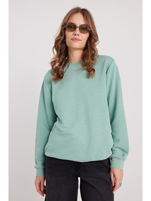 TUDORS Kadın Oversize Geniş Kesim Pamuklu Basic Yeşil Bisiklet Yaka Sweatshirt - S000523159-18194