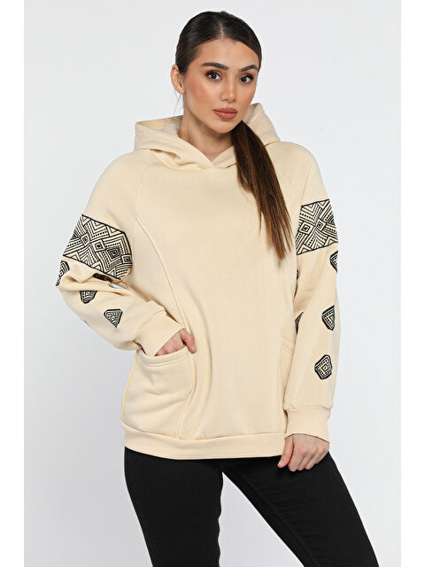 Gülseli Kadın Kapüşonlu Şardonlu Kol Nakışlı Sweatshirt - S000326473-19928