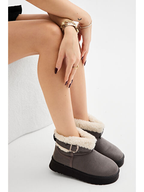 TONNY BLACK Kadın Füme Kalın Poli Taban Kürk Detaylı Süet Görünümlü Günlük Bot - S000493860-33408