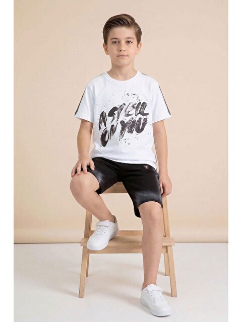 Cansın Mini Beyaz Grafiti Baskılı Tişörtlü Şortlu Erkek Çocuk 2li Takım 23773