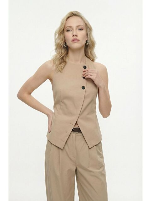 QUZU Sırtı Açık Asimetrik Düğmeli Yelek Bej - S000504955-19928