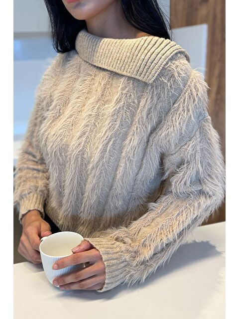 Gülseli Yaka Detaylı Sakallı Triko Kazak - S000425498-19928