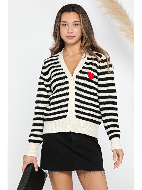 Gülseli Kadın Çizgili Kalp Nakışlı Triko Hırka - S000289873-19966