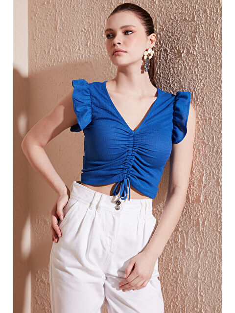 Lela Büzgü Detaylı Kolları Fırfırlı Dar Kesim Crop Kadın Bluz 5865015 - S000000375-23710