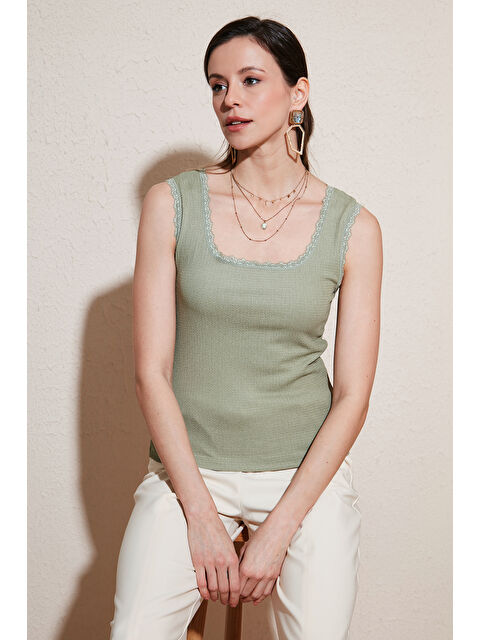 Lela Slim Fit Kalın Askılı Dantelli Kare Yaka Bürümcük Kadın Atlet 5864979 - S000008681-17346