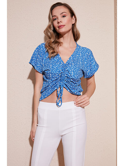 Lela Desenli Önü Büzgülü V Yaka Crop Kadın Bluz 5864486Y4 - S000000373-23710