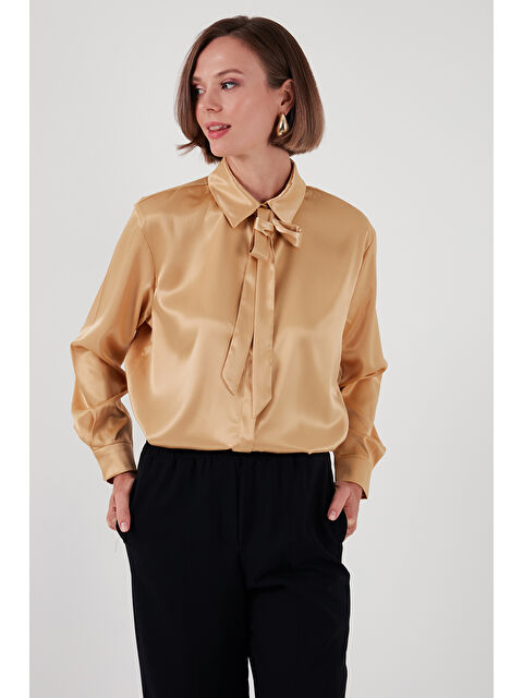 Lela Regular Fit Bağlama Detaylı Saten Kadın Gömlek 611GO00159 - S000091425-20076