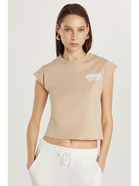 TUDORS Kadın Slim Fit Ribanalı Baskılı %100 Pamuk Bisiklet Yaka Bej Tişört - S000523215-19928