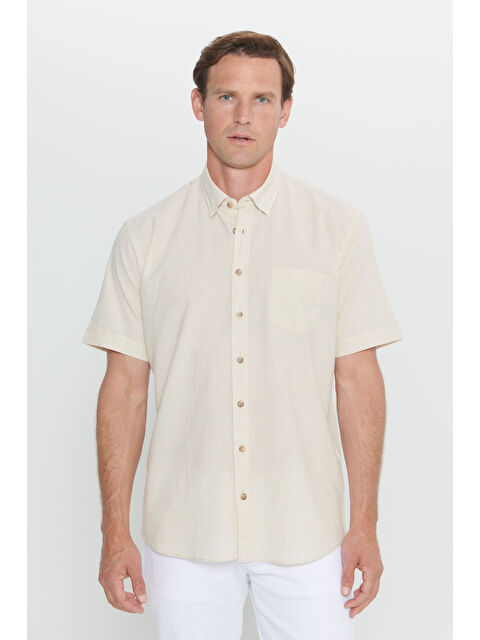 AC&Co / Altınyıldız Classics Erkek Ekru-Bej Rahat Kesim %100 Pamuk Gizli Düğmeli Yaka Gömlek - S000512380-37264