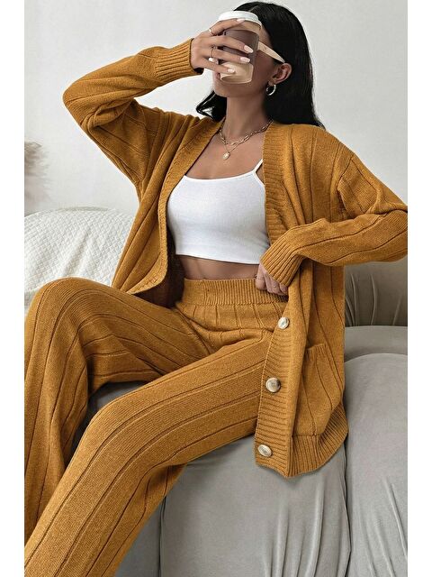 Gülseli Kadın Ön Düğmeli Kendinden Çizgi Desenli Triko Hırka Pantolon İkili Takım - S000470249-7379