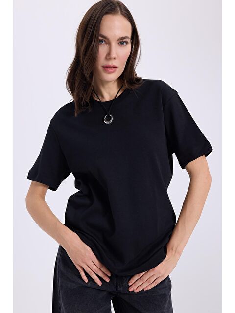 TUDORS Kadın Relax Fit Rahat Kesim %100 Pamuk Yumuşak Dokulu Hafif Kalın Basic Bisiklet Yaka Siyah Tişört - S000523231-19351