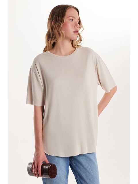 TUDORS Kadın Modal Kumaş Relax Fit Rahat Kesim Bisiklet Yaka Basic Taş Tişört - S000523234-25636