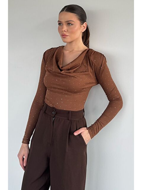 Gülseli Omuz Vatkalı Degaje Yaka Taşlı Bluz - S000491600-29705