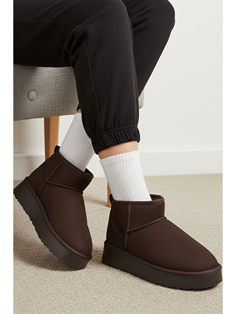 Capone Outfitters Raina Kalın Tabanlı Yuvarlak Burunlu Kürklü Kısa Kadın Bot - S000106774-19413