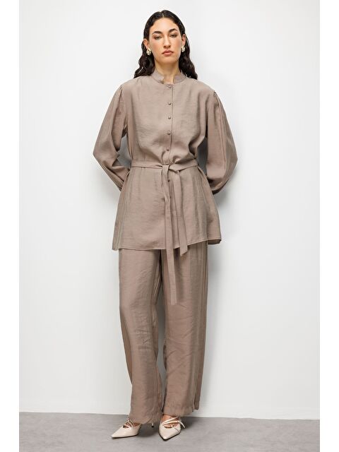 Mizalle Hakim Yaka Modal Dokulu Bej Rengi Tunik