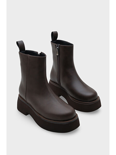 Capone Outfitters Darla Yuvarlak Burunlu Yandan Fermuarlı Trak Tabanlı Kadın Bot - S000296501-19413