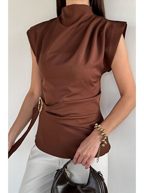 Gülseli Kadın Dik Yaka Bel Ve Omuz Drapeli Kemer Detaylı Bluz