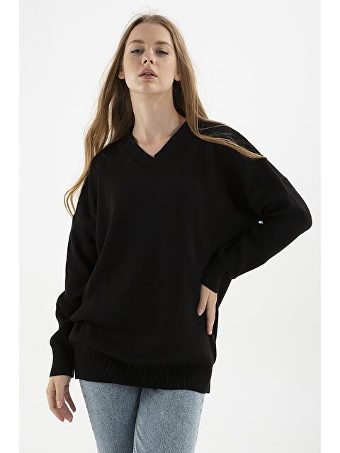 Fashion Friends Düşük Omuzlu V Yaka Relaxed Fit Kadın Kazak 23K0174K1 - S000222800-19351