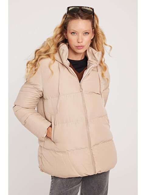 TUDORS Kadın Relax Fit Rahat Kesim Su Geçirmez Kapüşonlu Camel Mont - S000523253-4557