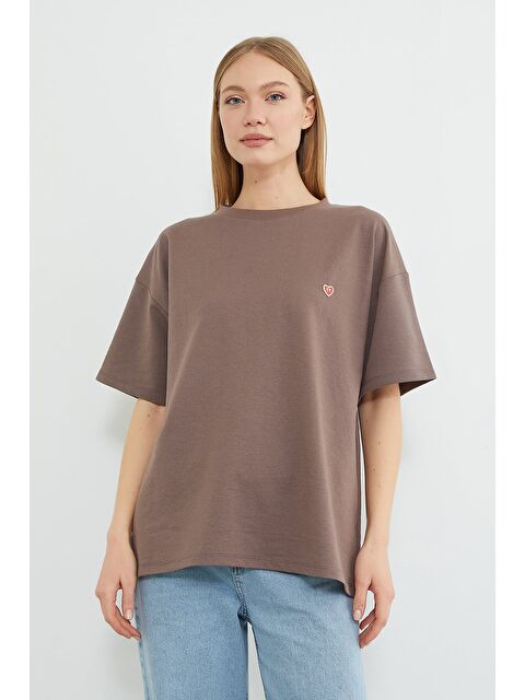 Fullamoda Kalp Aksesuarlı Bisiklet Yaka Salaş Tişört