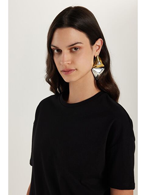 TUDORS Kadın Relax Fit Rahat Kesim %100 Pamuk Bisiklet Yaka Siyah Tişört - S000523275-19351