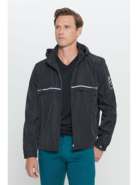 AC&Co / Altınyıldız Classics Erkek Siyah Standart Fit Normal Kesim Kapüşonlu Yan Cepli Mont - S000394322-19351