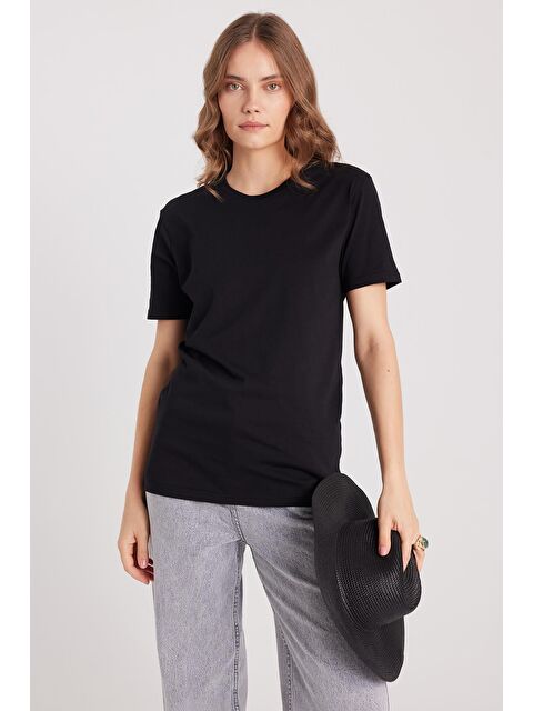 TUDORS Kadın Bol Kesim Rahat Duruş %100 Pamuk Yumuşak Dokulu Siyah Bisiklet Yaka Tişört - S000523287-19351