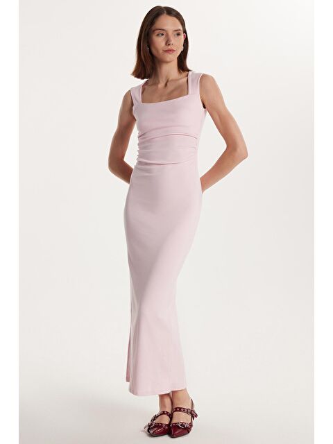 TUDORS Kadın Modal Kumaş Standart Fit Normal Kesim Kare Yaka Arka Yırtmaçlı Viskon Pembe Elbise - S000520623-20024