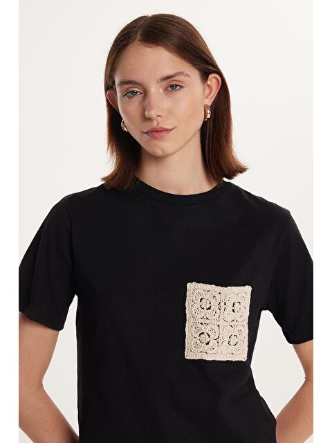 TUDORS Kadın Relax Fit Rahat Kesim %100 Pamuk Baskılı Bisiklet Yaka Siyah Tişört - S000523295-19351