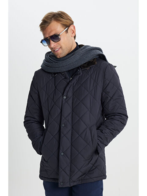 AC&Co / Altınyıldız Classics Erkek Lacivert Standart Fit Normal Kesim Dik Yaka Yan Cepli Kapitone Mont - S000394324-21164