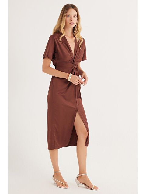 TUDORS Kadın Slim Fit Dar Kesim Kısa Kollu V Yaka Kahverengi Elbise - S000520636-19413