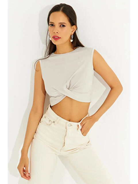 Hazelin Kadın Bej Önü Düğümlü Bisiklet Yaka Sıfır Kol Elastanlı Crop Bluz HZL23S-SND120181 - S000443025-19928