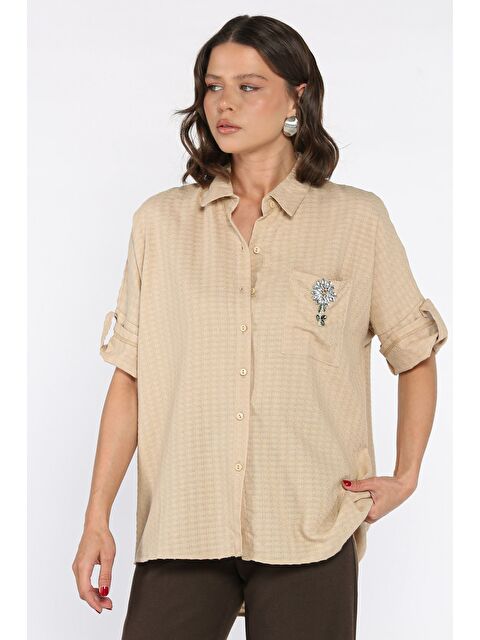 Gülseli Kadın Çiçek Aksesuarlı Cepli Salaş Gömlek - S000402218-19928