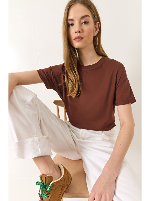 SHADE Kadın % Organik Pamuk Relaxed Fit Yırtmaçlı Yuvarlak Yakalı T-Shirt - S000376911-19413