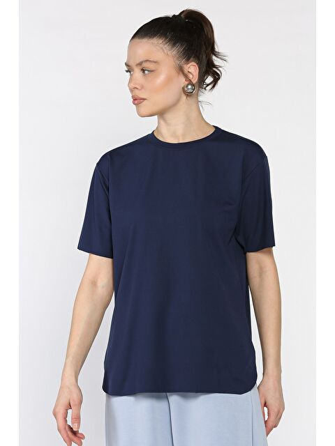 Gülseli Bisiklet Yaka Yan Yırtmaçlı Kadın Tişört - S000387677-21164