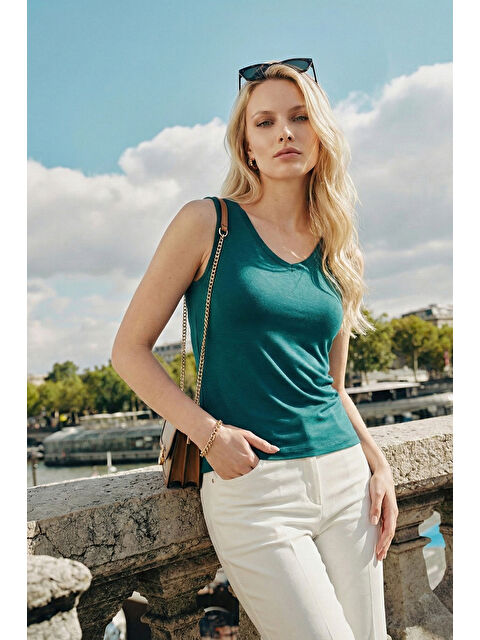 Lela Kalın Askılı V Yaka Kadın Bluz 5864384 - S000000083-19981