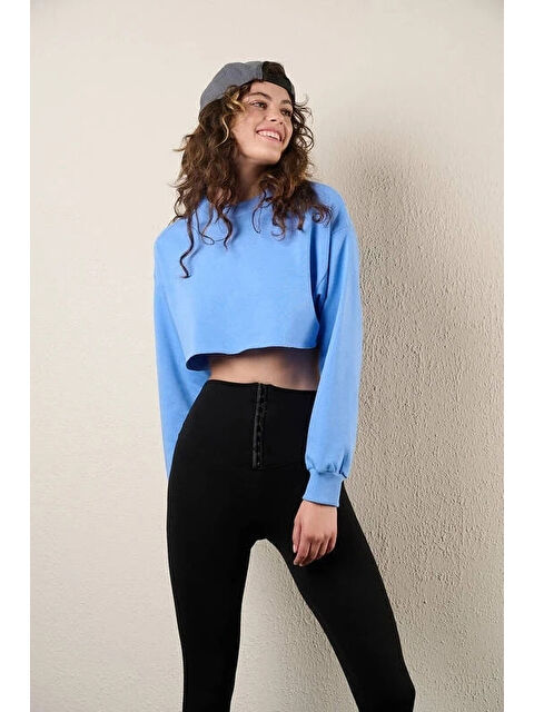 Hazelin Kadın Mavi Basic Bisiklet Yaka Uzun Kollu Crop Sweatshirt HZL24W-ZK11351 - S000443045-17234