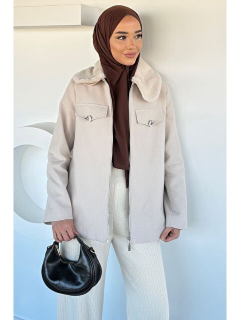 Julude Yaka Pelüşlü Taş İşlemeli Tesettür Kaban - S000517555-19966