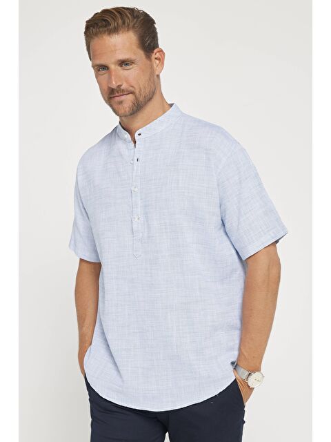 TUDORS Relax Fit Kısa Kollu Rahat Kesim Armürlü Hakim Yaka Yarım Patlı Yazlık Mavi Erkek Gömlek