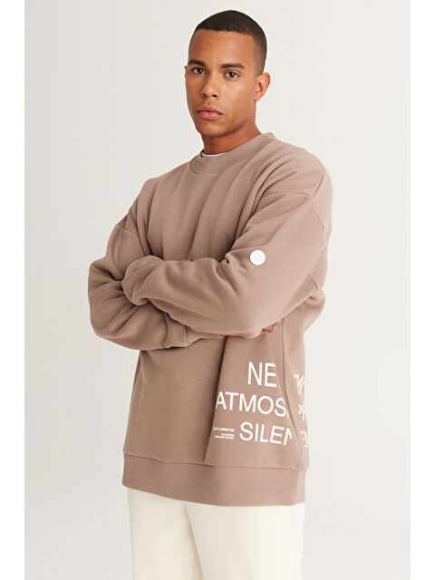 AC&Co / Altınyıldız Classics Erkek Bej Oversize Fit Bol Kesim İçi Polarlı Pamuklu Baskılı Sweatshirt - S000394351-19928