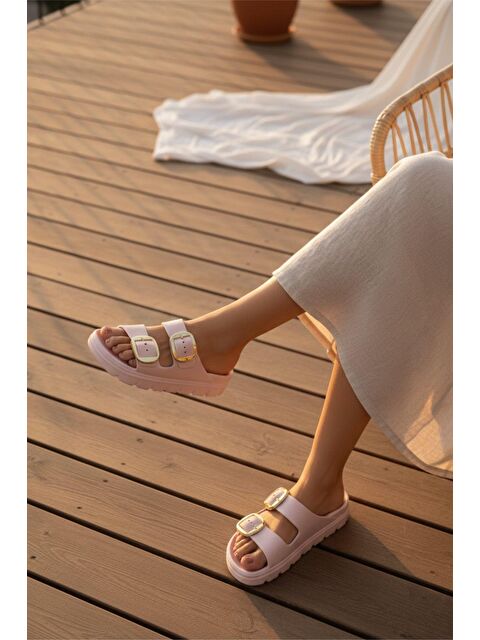 Oksit Lovi Z022 Gold Toka Detaylı Platform Tabanlı Anatomik Kadın Terlik