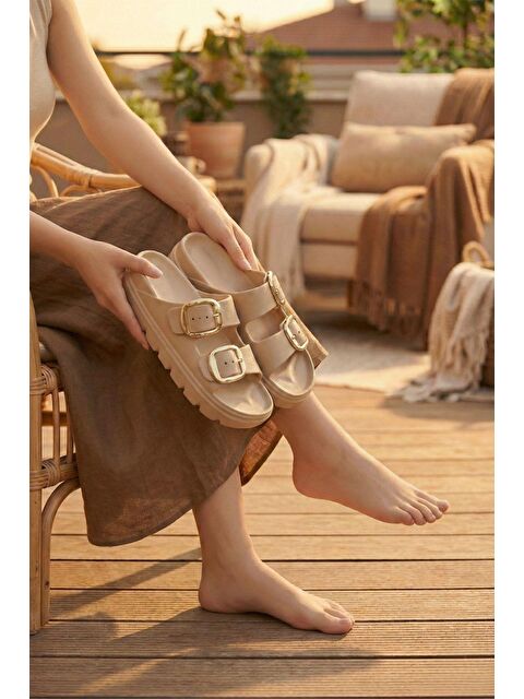 Oksit Lovi Z022 Gold Toka Detaylı Platform Tabanlı Anatomik Kadın Terlik - S000507175-19928