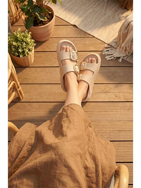 Oksit Lovi Z022 Gold Toka Detaylı Platform Tabanlı Anatomik Kadın Terlik