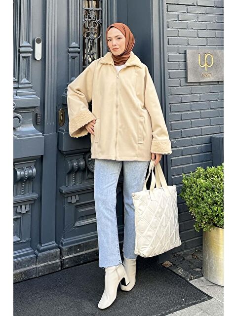 Lamelif Gömlek Yaka Düşük Omuz Kürk Detaylı Mont Krem