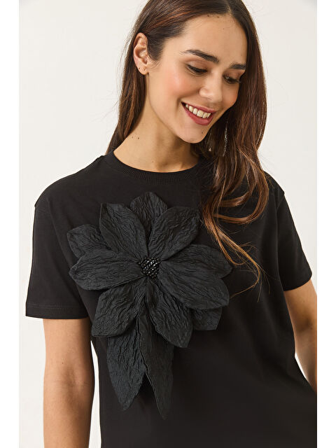 SHADE Kadın Çiçek Aksesuarlı Kısa Kollu Pamuklu T-Shirt - S000376808-19351
