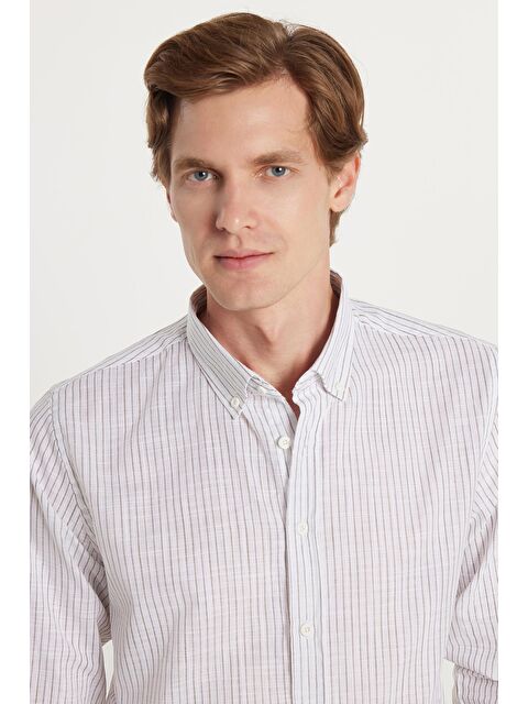 TUDORS Erkek Slim Fit Dar Kesim Düğmeli Spor Yaka Keten Efekt %100 Pamuk Haki Çizgili Yazlık Gömlek - S000523350-23173